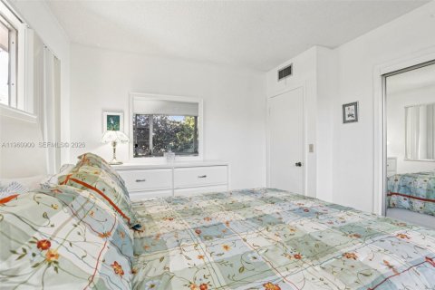 Copropriété à vendre à Pompano Beach, Floride: 2 chambres, 78.04 m2 № 2021932 - photo 17
