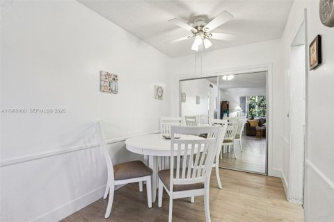 Copropriété à vendre à Pompano Beach, Floride: 2 chambres, 78.04 m2 № 2021932 - photo 9