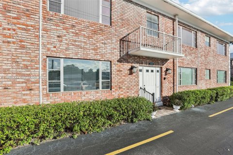 Copropriété à vendre à Pompano Beach, Floride: 2 chambres, 78.04 m2 № 2021932 - photo 2