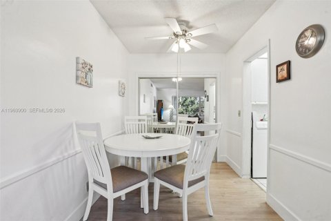 Copropriété à vendre à Pompano Beach, Floride: 2 chambres, 78.04 m2 № 2021932 - photo 10