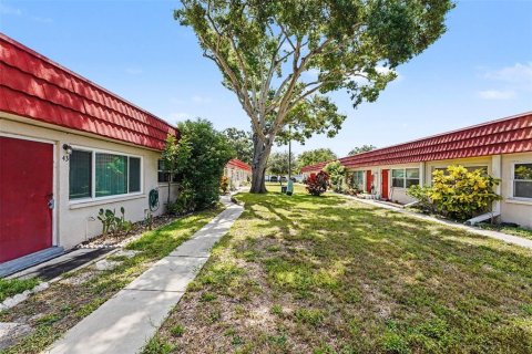 House in Saint Petersburg, Florida 2 bedrooms, 91.51 sq.m. № 2219663 - photo 13