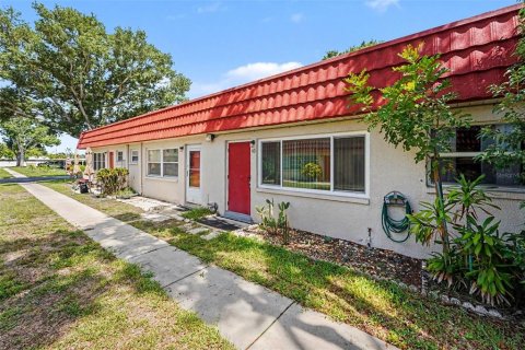 House in Saint Petersburg, Florida 2 bedrooms, 91.51 sq.m. № 2219663 - photo 12