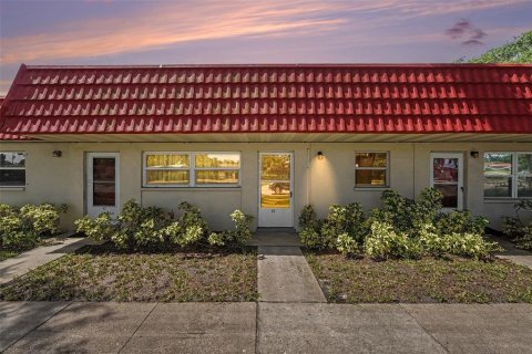 House in Saint Petersburg, Florida 2 bedrooms, 91.51 sq.m. № 2219663