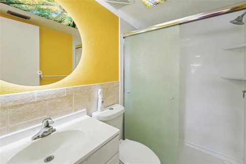 House in Saint Petersburg, Florida 2 bedrooms, 91.51 sq.m. № 2219663 - photo 9