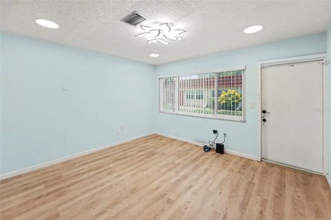 House in Saint Petersburg, Florida 2 bedrooms, 91.51 sq.m. № 2219663 - photo 11