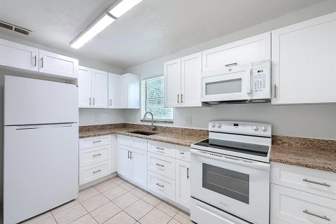 Купить кондоминиум в Уэст-Палм-Бич, Флорида 4 комнаты, 75.44м2, № 2245575 - фото 3