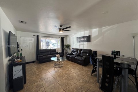 Townhouse in Miami Gardens, Florida 2 bedrooms, 91.23 sq.m. № 1941399 - photo 2