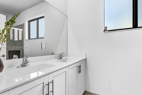 Купить таунхаус в Майами, Флорида 3 спальни, 137.31м2, № 2005424 - фото 22