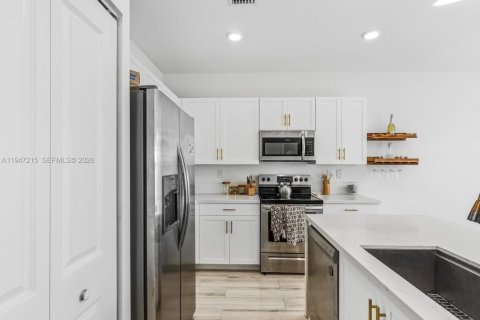 Купить таунхаус в Майами, Флорида 3 спальни, 137.31м2, № 2005424 - фото 9