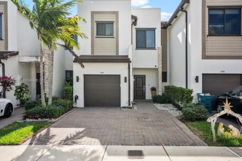 Таунхаус в Майами, Флорида 3 спальни, 137.31м2 № 2005424