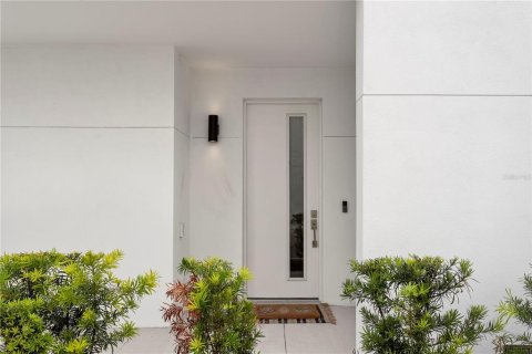 Townhouse in Saint Petersburg, Florida 3 bedrooms, 224.36 sq.m. № 2410443 - photo 30