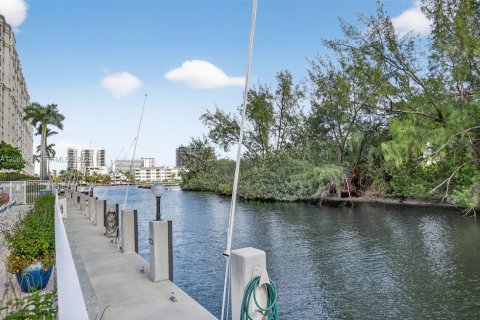 Copropriété à vendre à Pompano Beach, Floride: 2 chambres, 84.54 m2 № 2254853 - photo 23