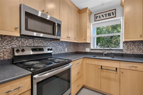 Copropriété à vendre à Pompano Beach, Floride: 2 chambres, 84.54 m2 № 2254853 - photo 9