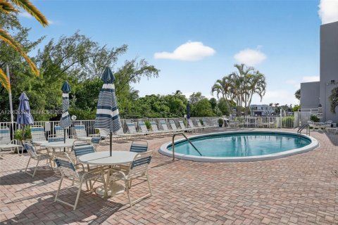 Copropriété à vendre à Pompano Beach, Floride: 2 chambres, 84.54 m2 № 2254853 - photo 21
