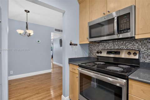Copropriété à vendre à Pompano Beach, Floride: 2 chambres, 84.54 m2 № 2254853 - photo 11