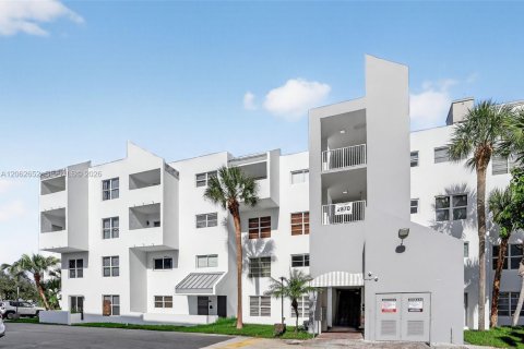 Condo à Pompano Beach, Floride, 2 chambres  № 2254853