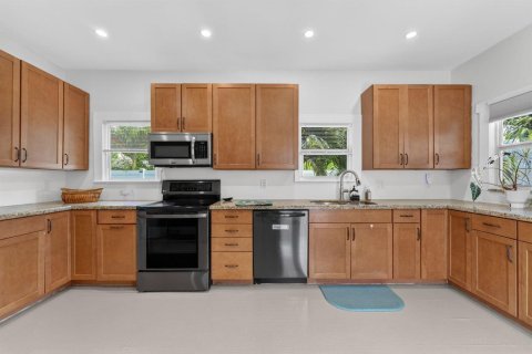 Villa ou maison à vendre à Pompano Beach, Floride: 4 chambres, 240.43 m2 № 2084947 - photo 17