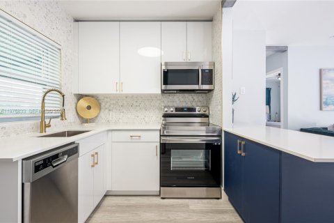 Купить виллу или дом в Форт-Лодердейл, Флорида 4 спальни, 126.25м2, № 2043433 - фото 12