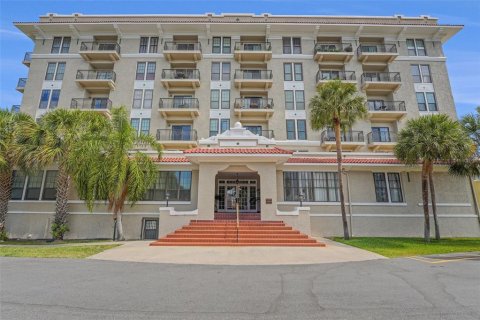 Condo in Winter Haven, Florida, 1 bedroom  № 1657272 - photo 1