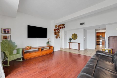 Condo in Winter Haven, Florida, 1 bedroom  № 1657272 - photo 13