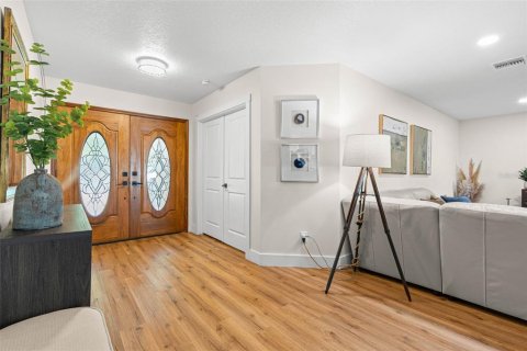 House in Tampa, Florida 4 bedrooms, 204.85 sq.m. № 2425915 - photo 6