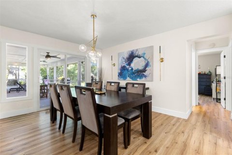 House in Tampa, Florida 4 bedrooms, 204.85 sq.m. № 2425915 - photo 18