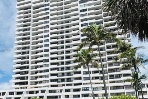 Снять в аренду кондоминиум в Майами-Бич, Флорида 2 спальни, 82.68м2, № 2027920 - фото 24