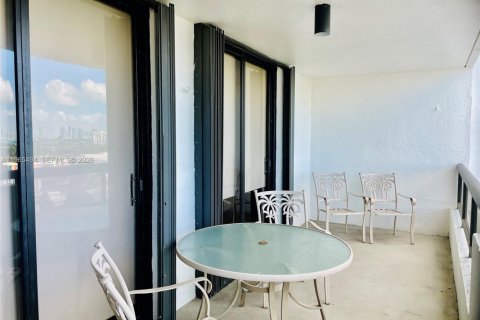 Снять в аренду кондоминиум в Майами-Бич, Флорида 2 спальни, 82.68м2, № 2027920 - фото 2