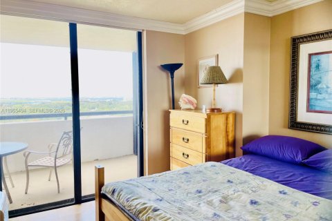 Снять в аренду кондоминиум в Майами-Бич, Флорида 2 спальни, 82.68м2, № 2027920 - фото 12