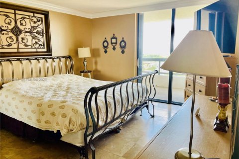 Снять в аренду кондоминиум в Майами-Бич, Флорида 2 спальни, 82.68м2, № 2027920 - фото 8