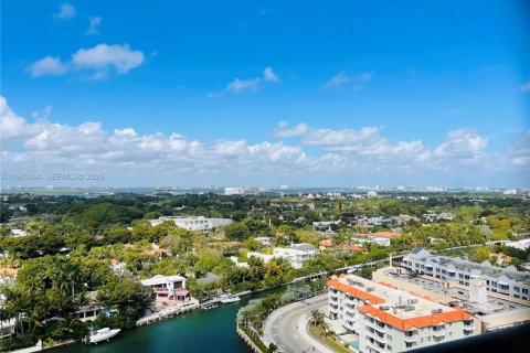 Снять в аренду кондоминиум в Майами-Бич, Флорида 2 спальни, 82.68м2, № 2027920 - фото 29