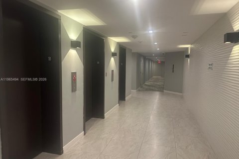 Снять в аренду кондоминиум в Майами-Бич, Флорида 2 спальни, 82.68м2, № 2027920 - фото 18