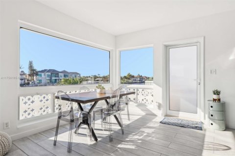 Condo in Hillsboro Beach, Florida, 2 bedrooms  № 1699156 - photo 15