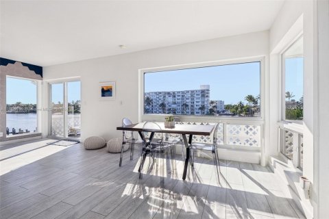 Condo in Hillsboro Beach, Florida, 2 bedrooms  № 1699156 - photo 14