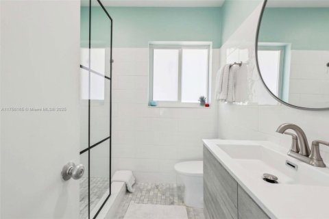 Condo in Hillsboro Beach, Florida, 2 bedrooms  № 1699156 - photo 29