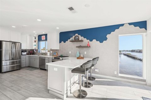 Condo in Hillsboro Beach, Florida, 2 bedrooms  № 1699156 - photo 17