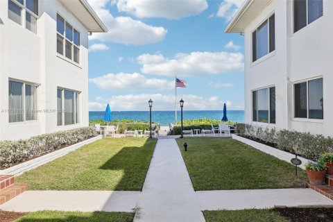Condo in Hillsboro Beach, Florida, 2 bedrooms  № 1699156 - photo 1