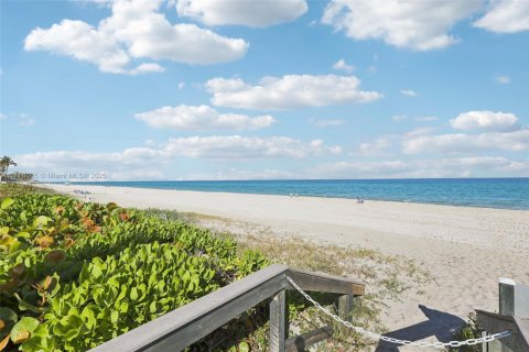 Condo in Hillsboro Beach, Florida, 2 bedrooms  № 1699156 - photo 3