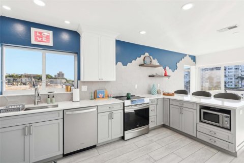 Condo in Hillsboro Beach, Florida, 2 bedrooms  № 1699156 - photo 20