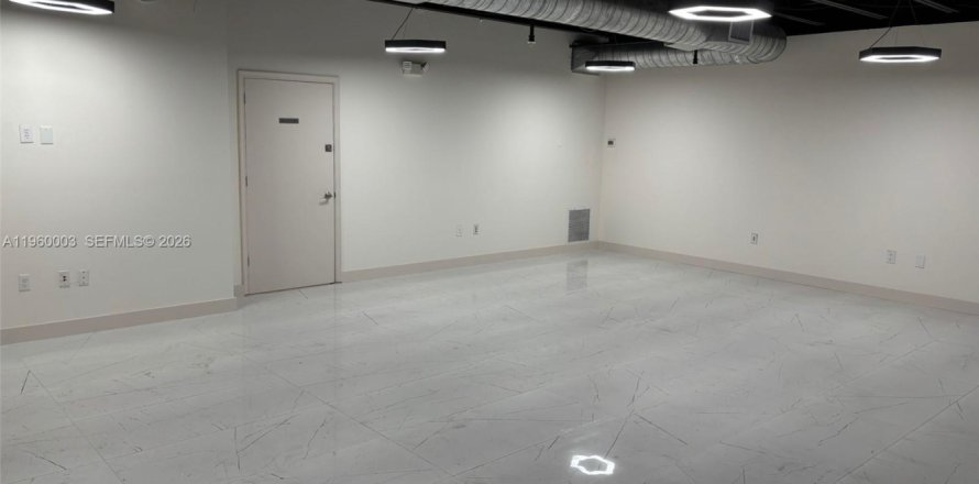 Immobilier commercial à Sweetwater, Floride № 2020275