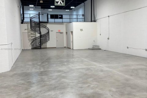 Immobilier commercial à vendre à Sweetwater, Floride № 2020275 - photo 6