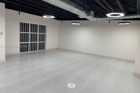 Immobilier commercial à vendre à Sweetwater, Floride № 2020275 - photo 4