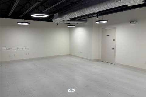 Immobilier commercial à vendre à Sweetwater, Floride № 2020275 - photo 2