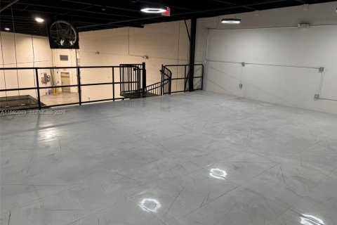 Immobilier commercial à vendre à Sweetwater, Floride № 2020275 - photo 12