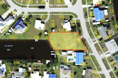 Terreno en venta en Port Charlotte, Florida № 1780739 - foto 1