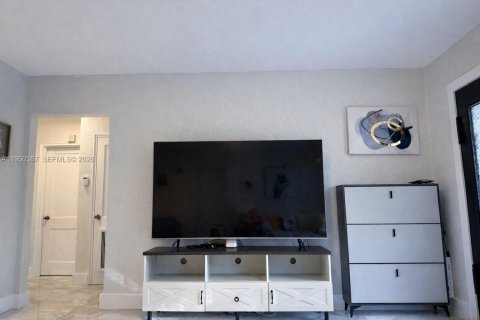 Снять в аренду виллу или дом в Холливуд, Флорида 3 спальни, 112.97м2, № 2005872 - фото 5