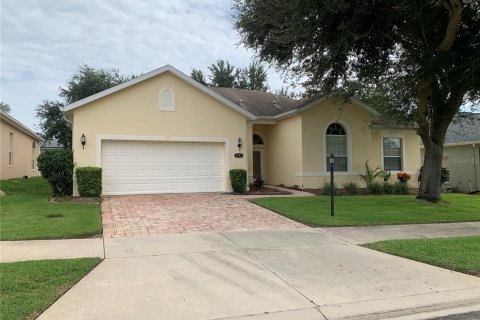 House in Leesburg, Florida 2 bedrooms, 161.74 sq.m. № 2344597