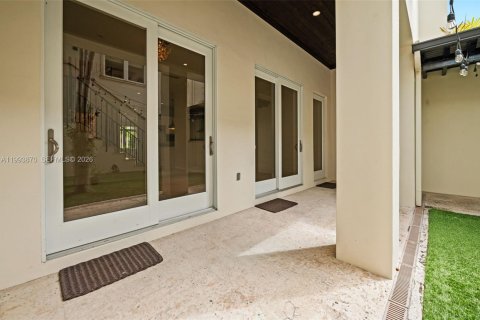 Townhouse in Coral Gables, Florida 4 bedrooms, 256.78 sq.m. № 2063910 - photo 22