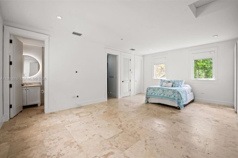 Townhouse in Coral Gables, Florida 4 bedrooms, 256.78 sq.m. № 2063910 - photo 27