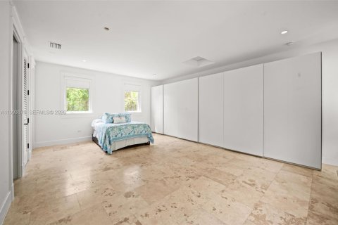 Townhouse in Coral Gables, Florida 4 bedrooms, 256.78 sq.m. № 2063910 - photo 25